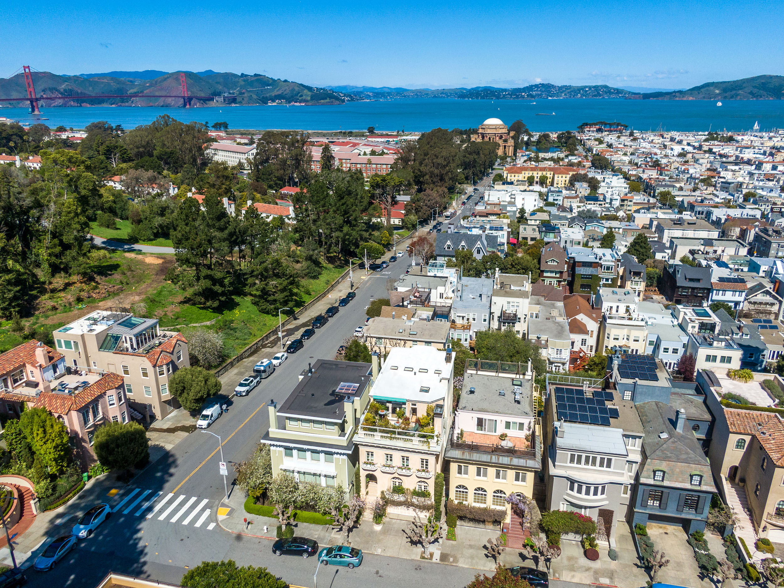 Aerial view of 2880 Green Street, a mansion in Cow Hollow San Francisco